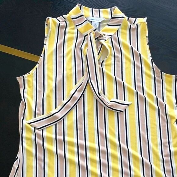 Liz Claiborne Sleeveless Blouse w/Tie at Neck - Size Medium - EUC - Picture 3 of 10